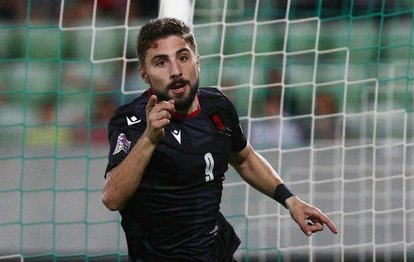 "Trabzonspor'un Saint-Etienne'ye Davitashvili Teklifi: Liderlik Yolunda Yeni Transfer Hamlesi"